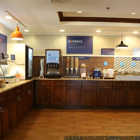 Holiday Inn Express Hotel & Suites Cleveland - Ms By Ihg Esterno foto