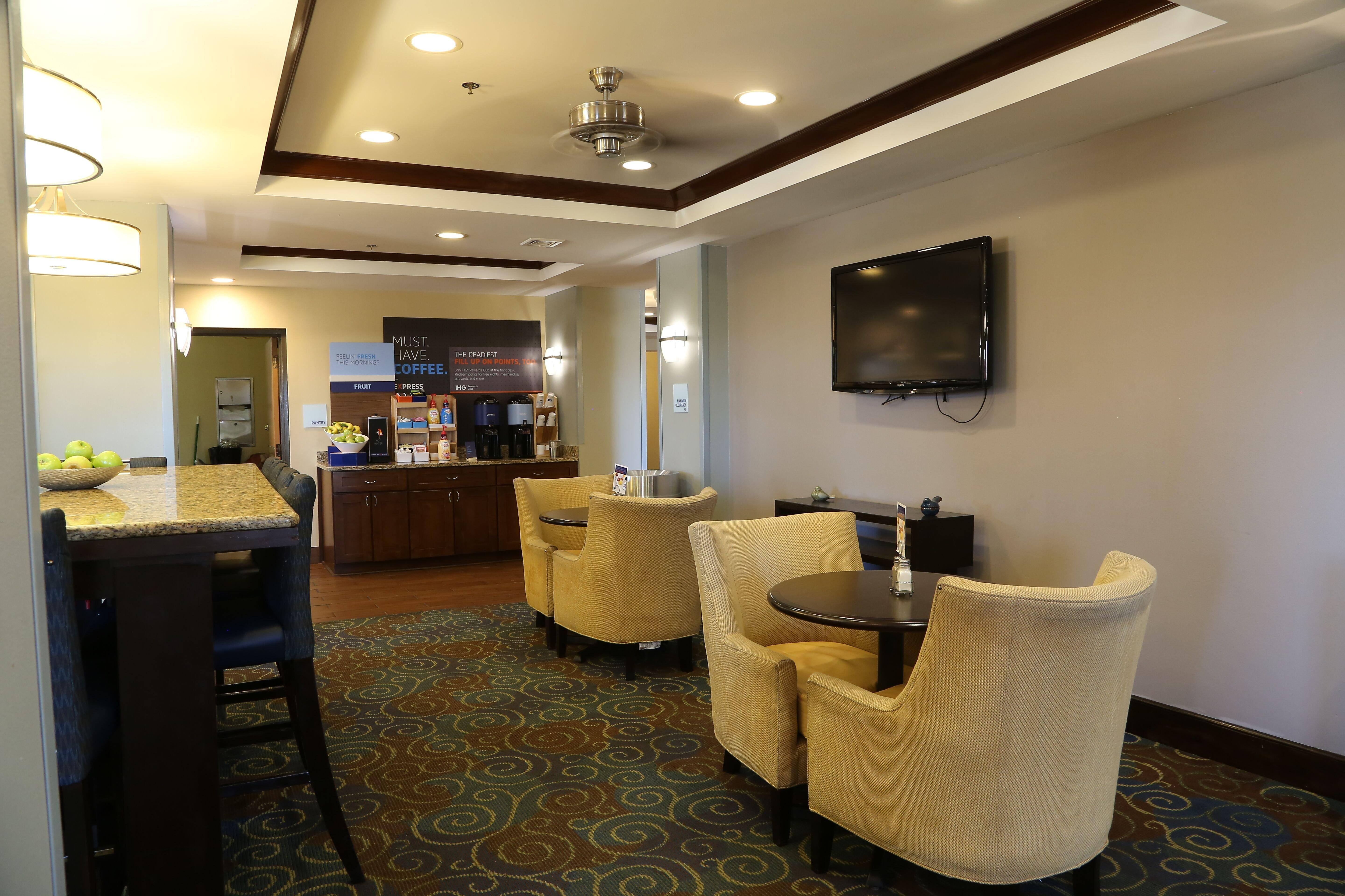 Holiday Inn Express Hotel & Suites Cleveland - Ms By Ihg Esterno foto