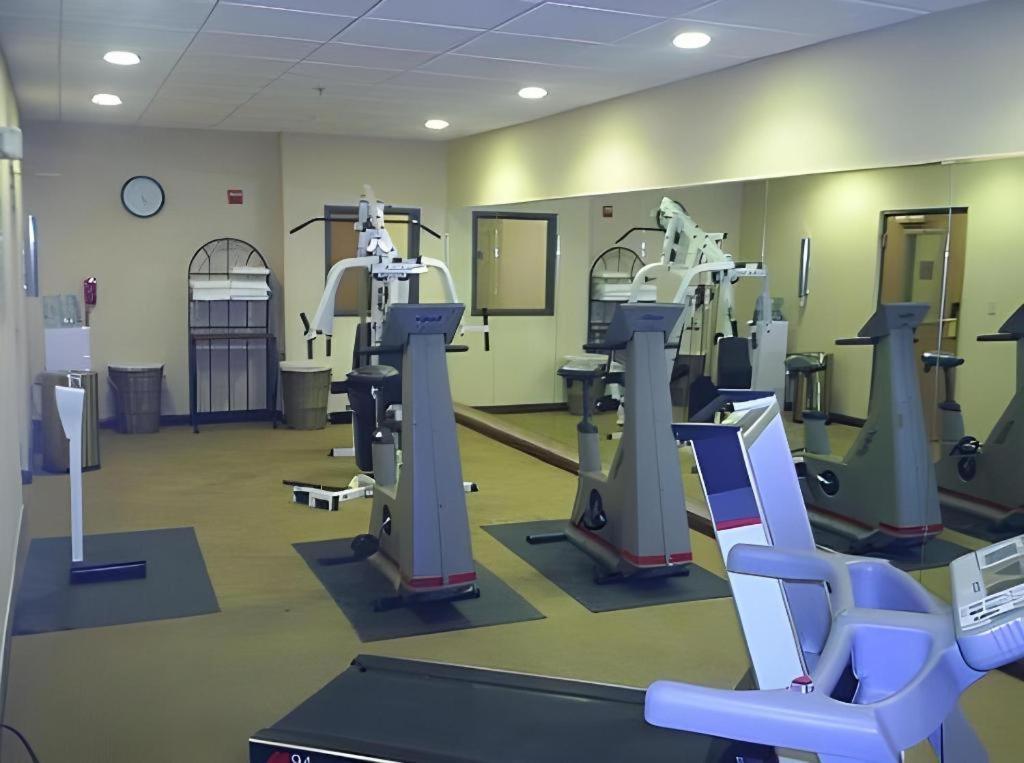 Holiday Inn Express Hotel & Suites Cleveland - Ms By Ihg Esterno foto