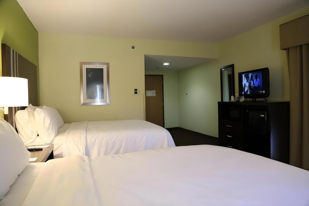 Holiday Inn Express Hotel & Suites Cleveland - Ms By Ihg Esterno foto