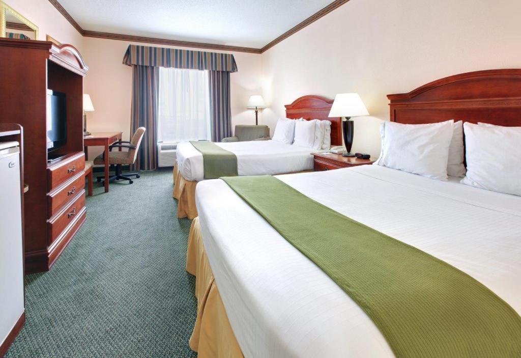 Holiday Inn Express Hotel & Suites Cleveland - Ms By Ihg Esterno foto