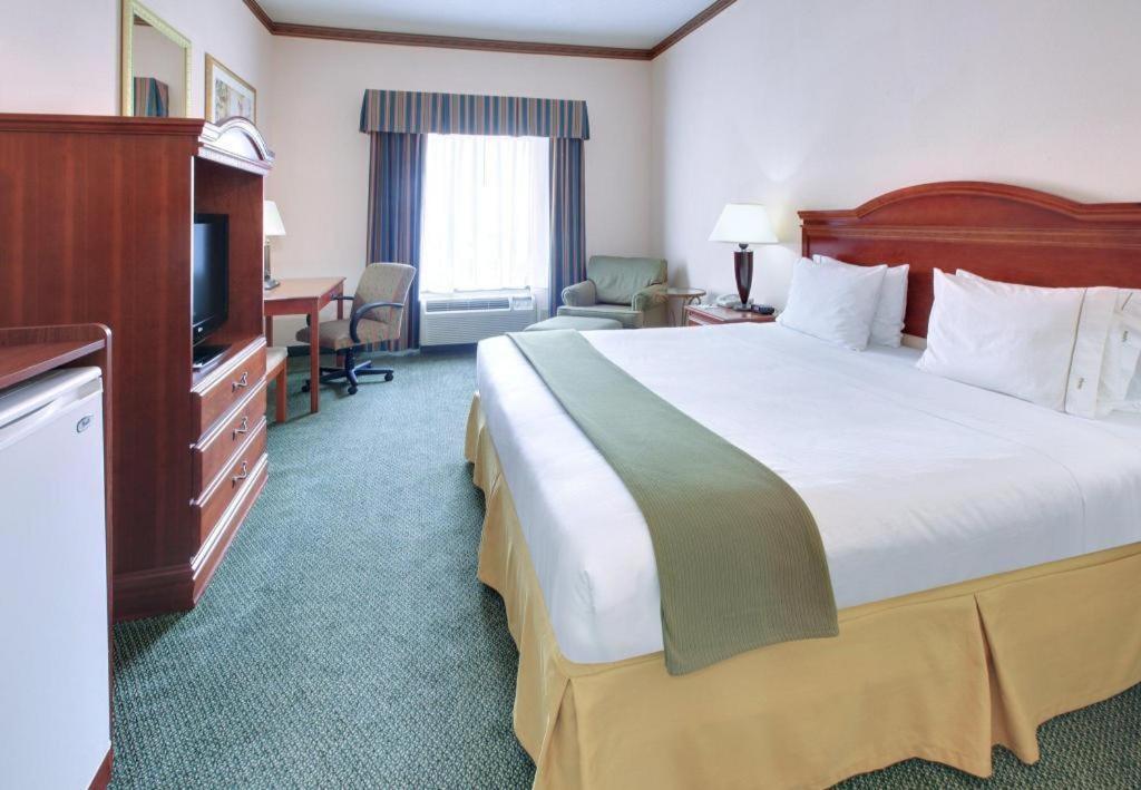 Holiday Inn Express Hotel & Suites Cleveland - Ms By Ihg Esterno foto