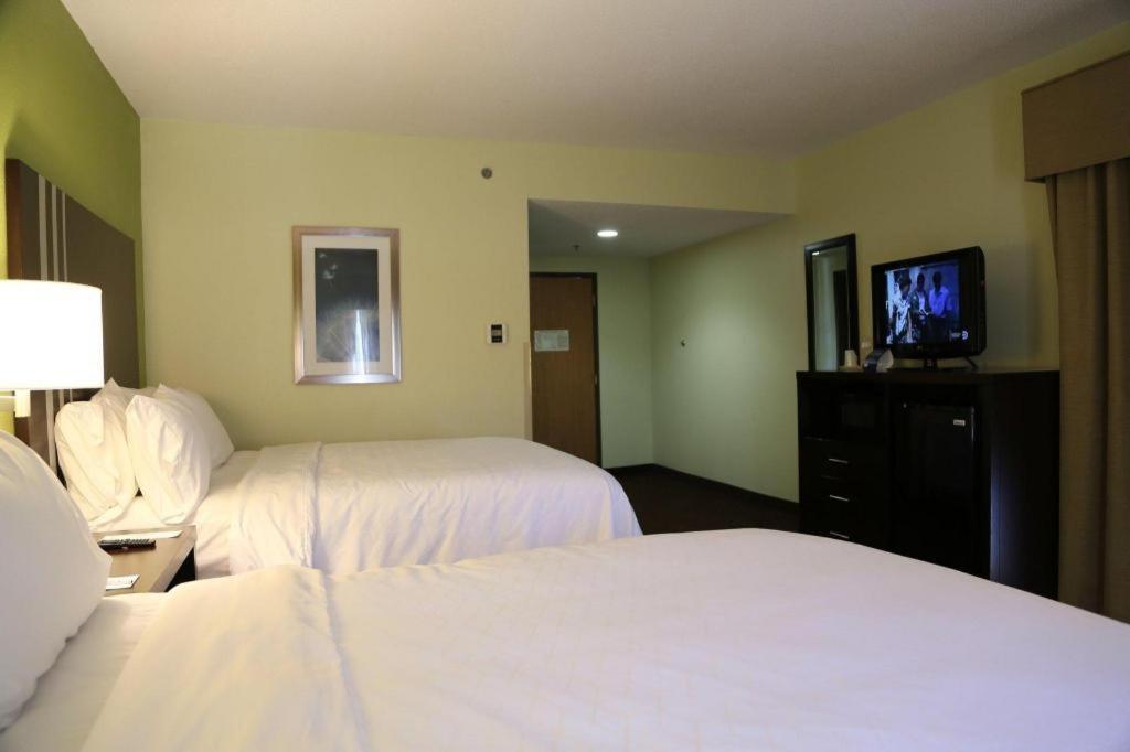 Holiday Inn Express Hotel & Suites Cleveland - Ms By Ihg Esterno foto