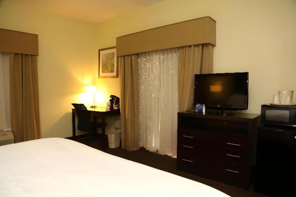Holiday Inn Express Hotel & Suites Cleveland - Ms By Ihg Esterno foto