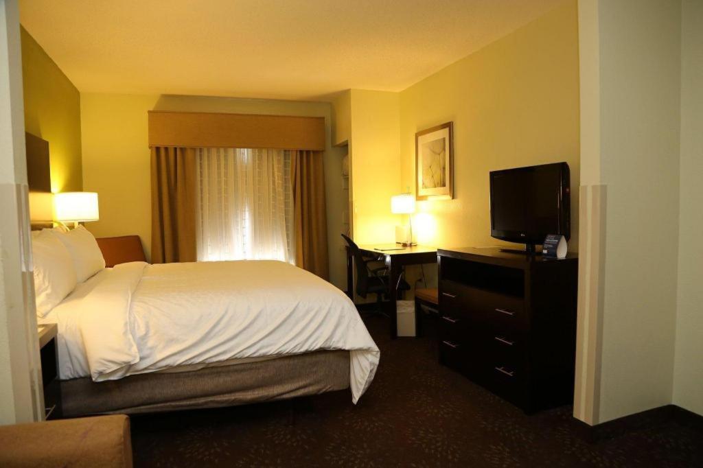 Holiday Inn Express Hotel & Suites Cleveland - Ms By Ihg Esterno foto