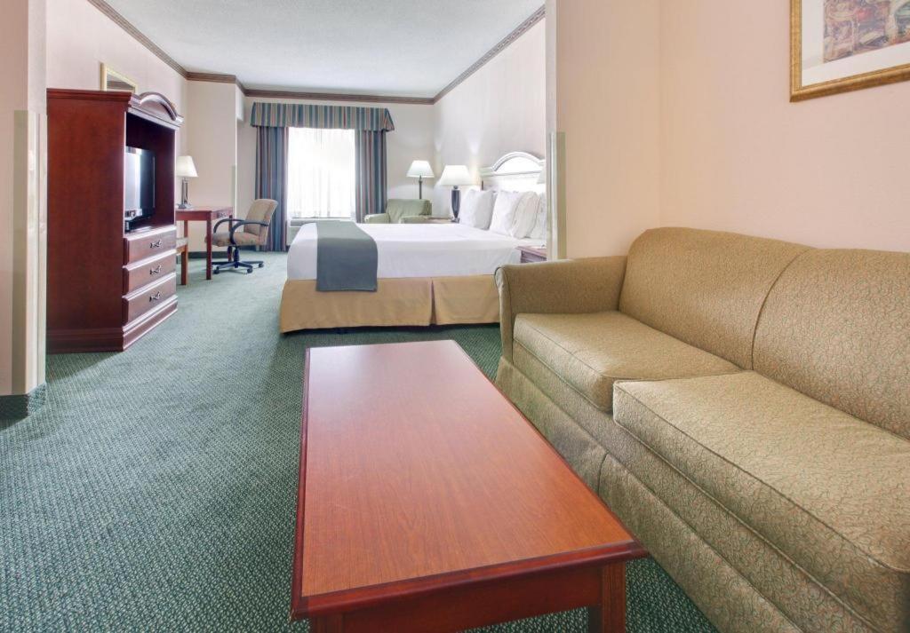 Holiday Inn Express Hotel & Suites Cleveland - Ms By Ihg Esterno foto