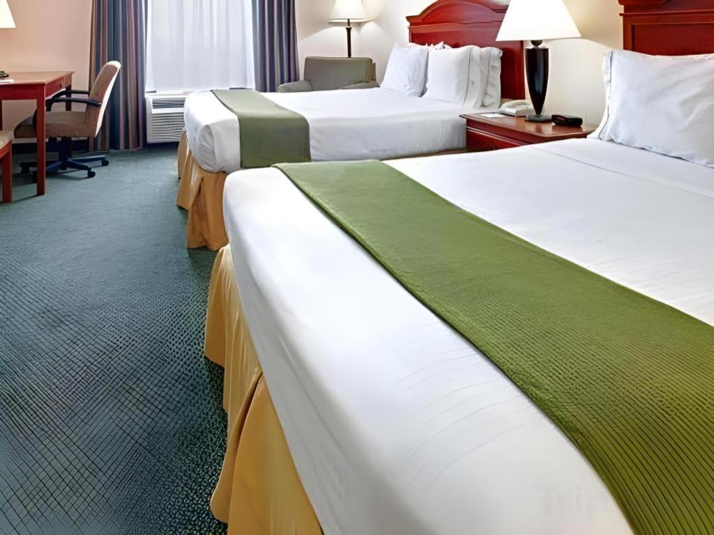 Holiday Inn Express Hotel & Suites Cleveland - Ms By Ihg Esterno foto