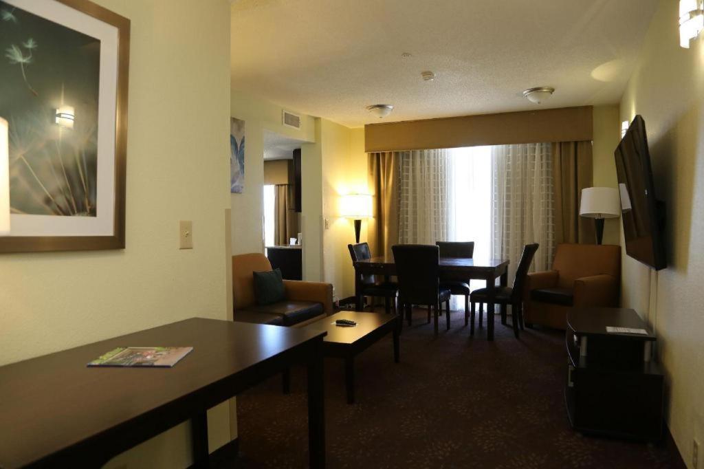 Holiday Inn Express Hotel & Suites Cleveland - Ms By Ihg Esterno foto