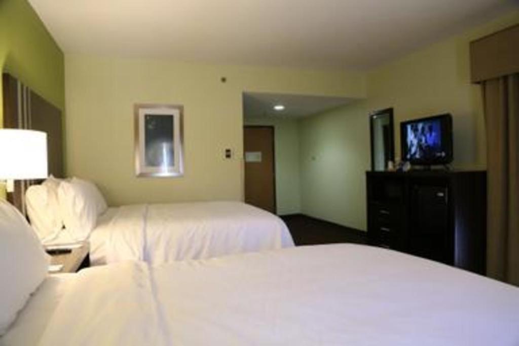 Holiday Inn Express Hotel & Suites Cleveland - Ms By Ihg Esterno foto